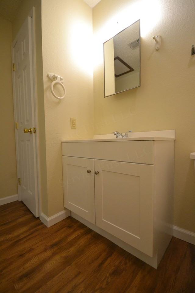 Hollister Apartments - Photo 3 of 16