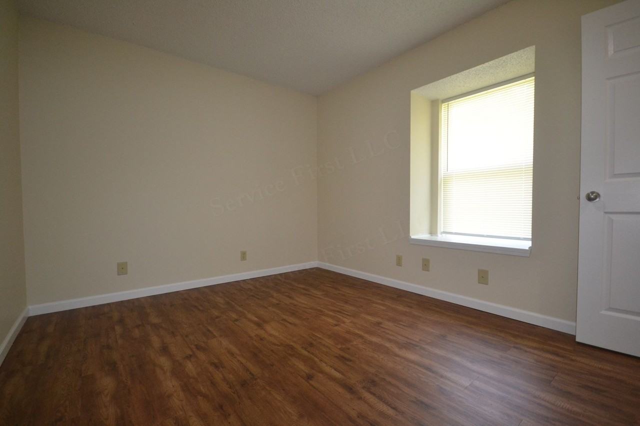 Hollister Apartments - Photo 4 of 16