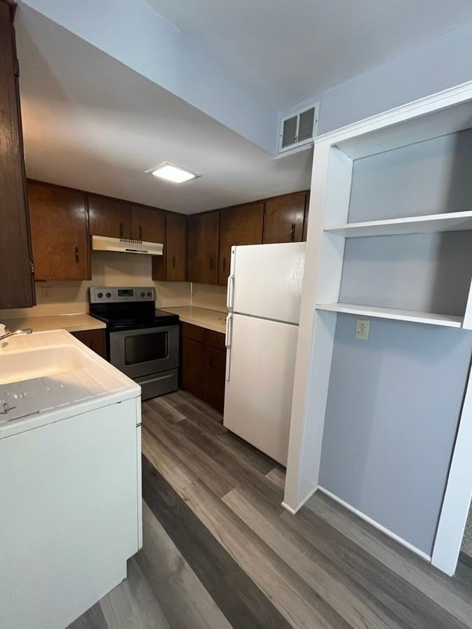 333 W Washington Ave #1-2 - Photo 3 of 9