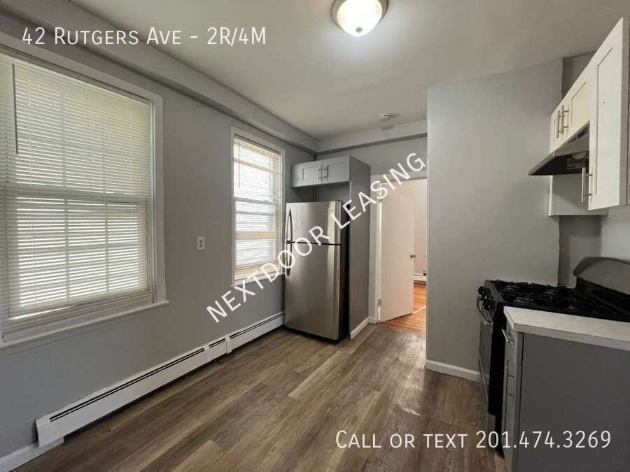 42 Rutgers Ave #2R4M - Photo 2 of 9