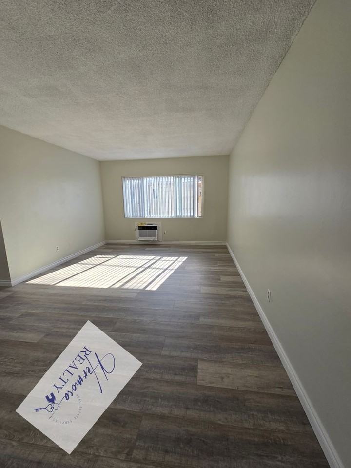 226 S Bandy Ave - Photo 6 of 30