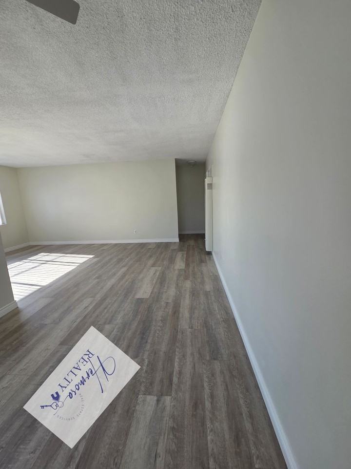 226 S Bandy Ave - Photo 7 of 30