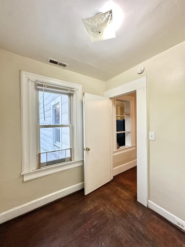 36 13th St #2 - Photo 5 of 8