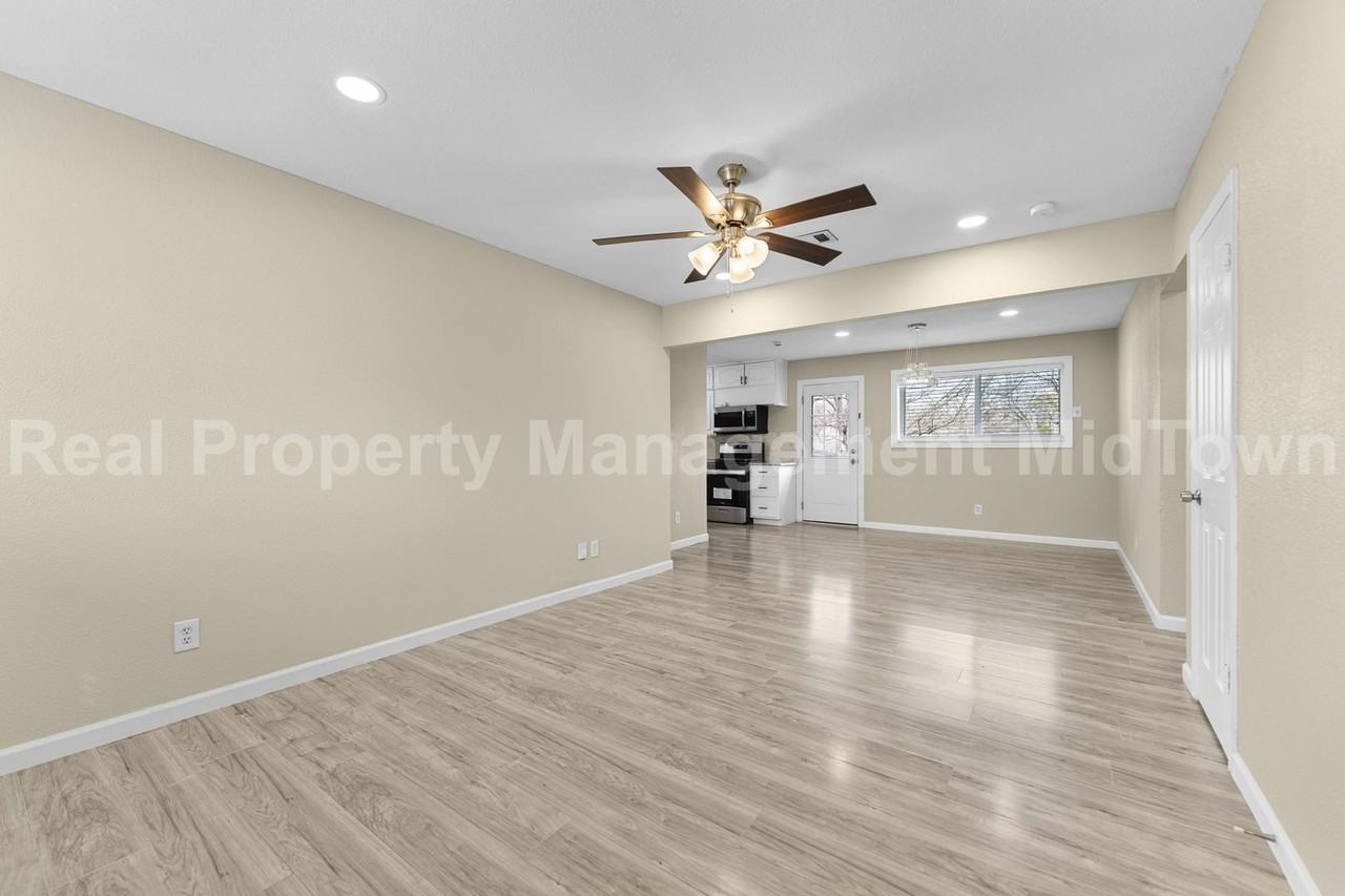 2801 Plaza St - Photo 2 of 24