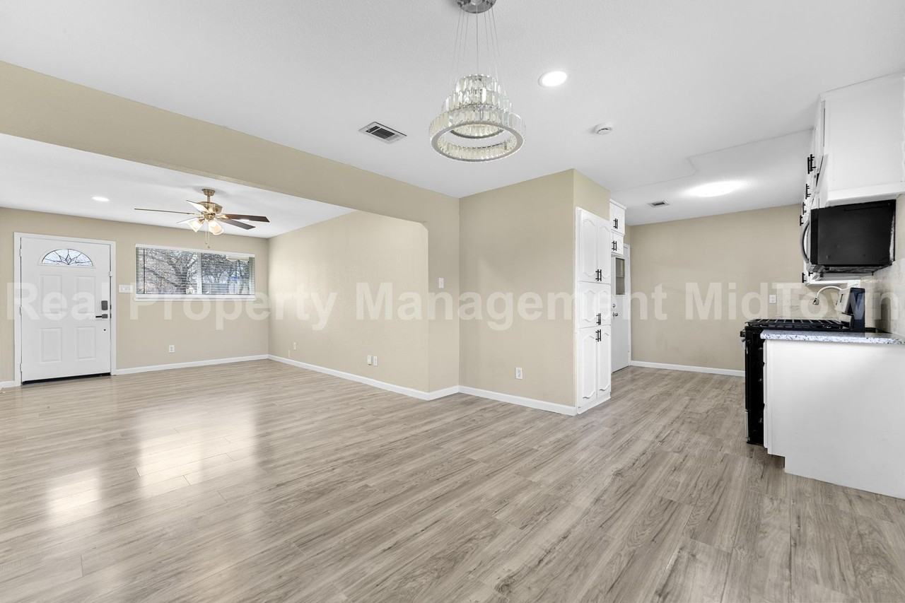 2801 Plaza St - Photo 6 of 24