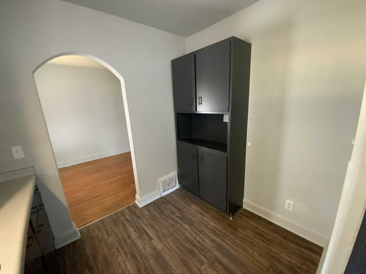 1318 Harmon St - Photo 3 of 18