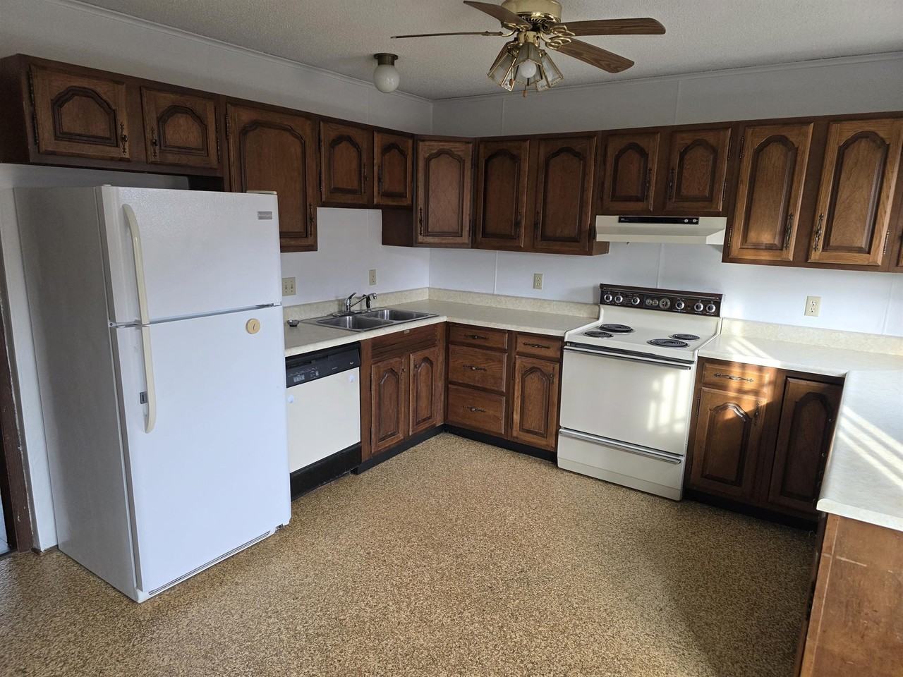 405 N Church St Apt A - Photo 2 of 10