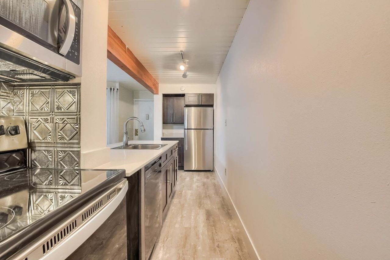 1343 N High St - Photo 3 of 18