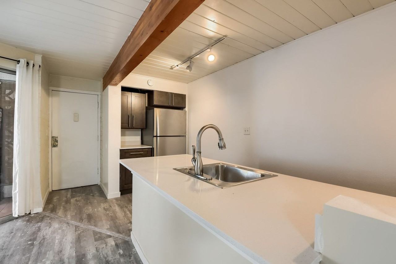 1343 N High St - Photo 2 of 18