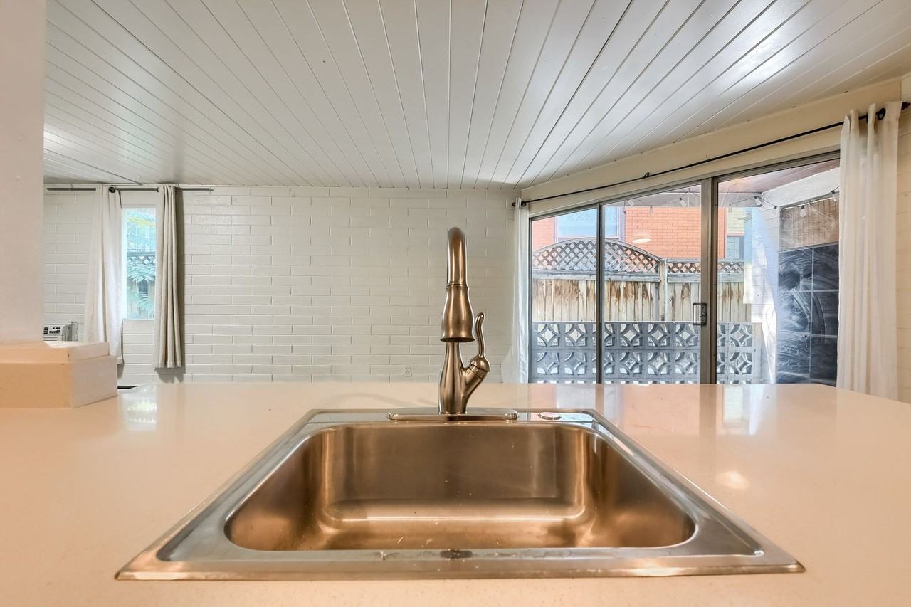 1343 N High St - Photo 5 of 18