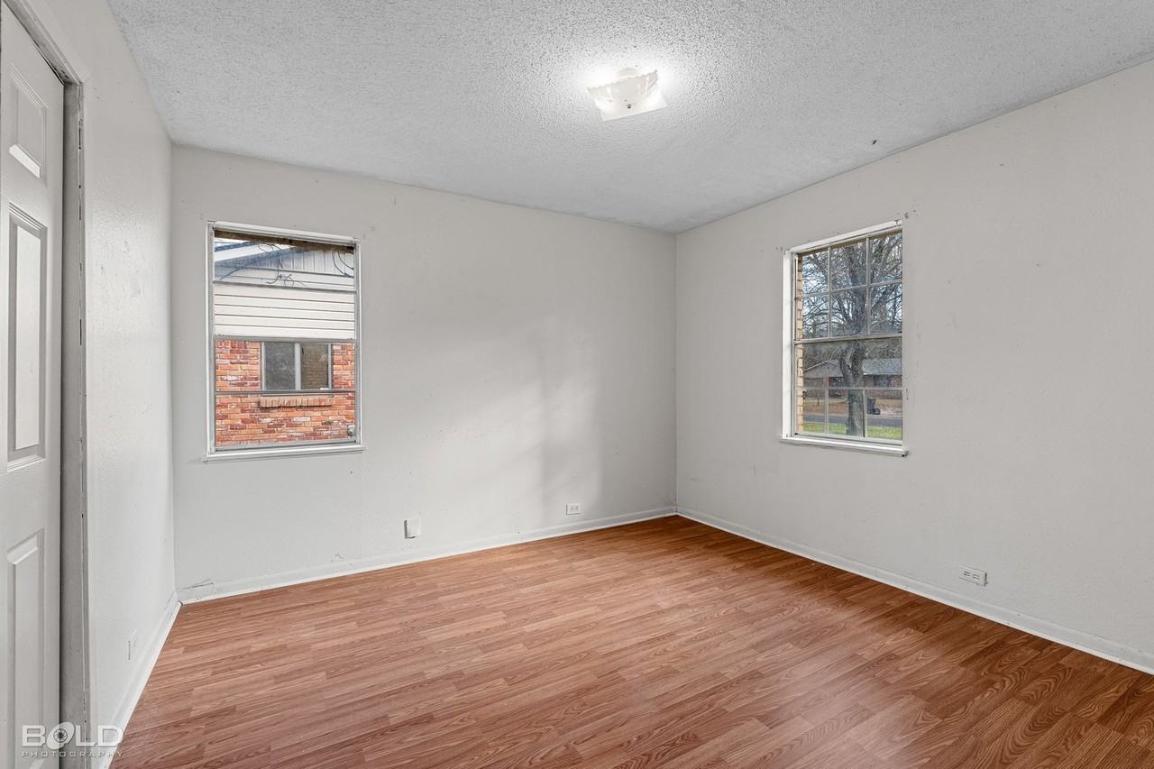 1136 Southland Park Dr - Photo 5 of 35