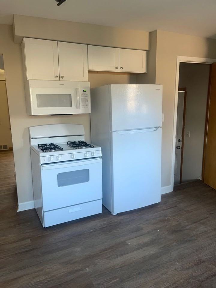 15717 Northwood Ave - Photo 7 of 18