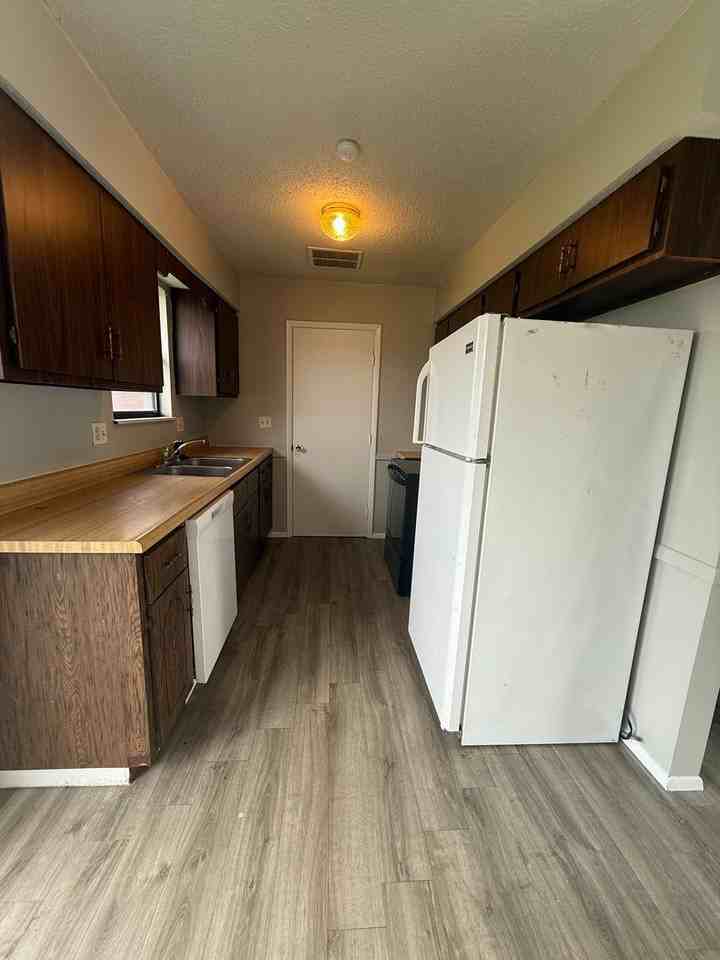 839 W Sunset St - Photo 4 of 10