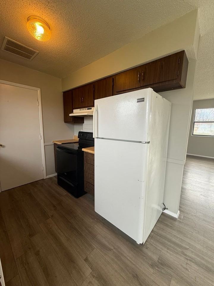 839 W Sunset St - Photo 6 of 10