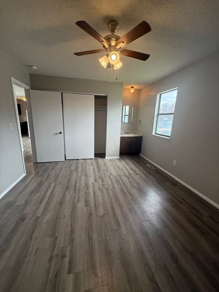 839 W Sunset St - Photo 7 of 10