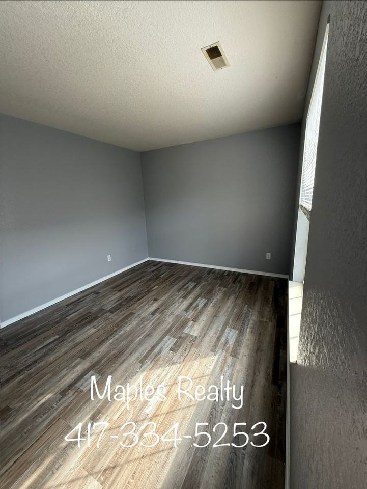 600 Abby Ln #4 - Photo 3 of 9