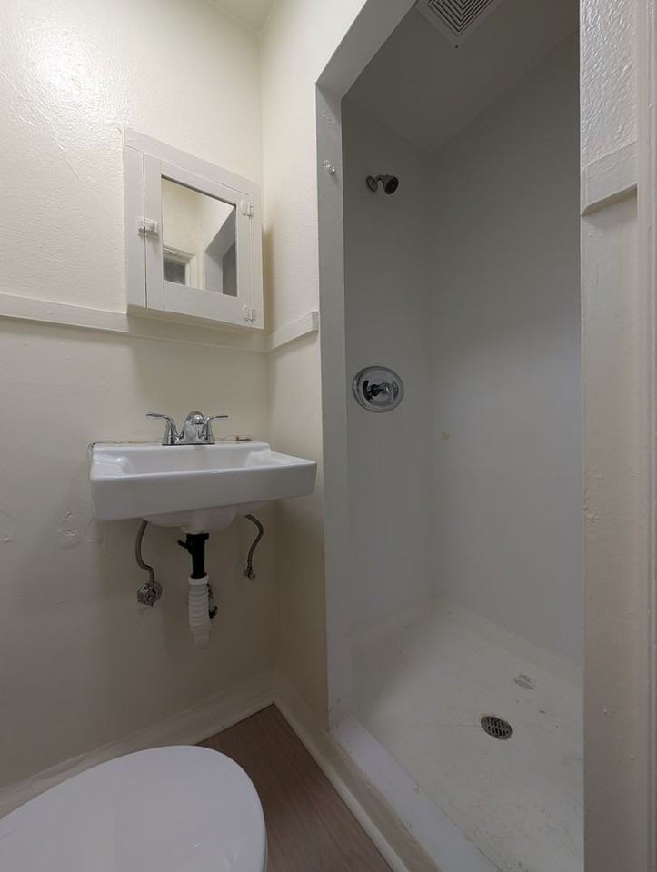 3787 Franklin Blvd #5 - Photo 3 of 12