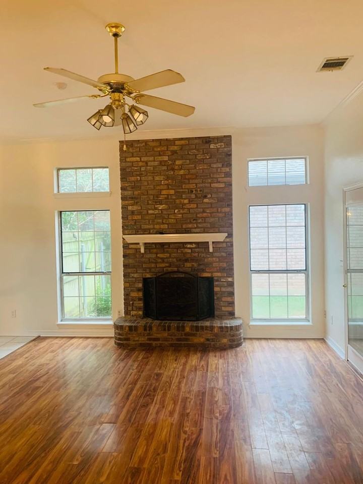 3325 Danbury Ct - Photo 2 of 6