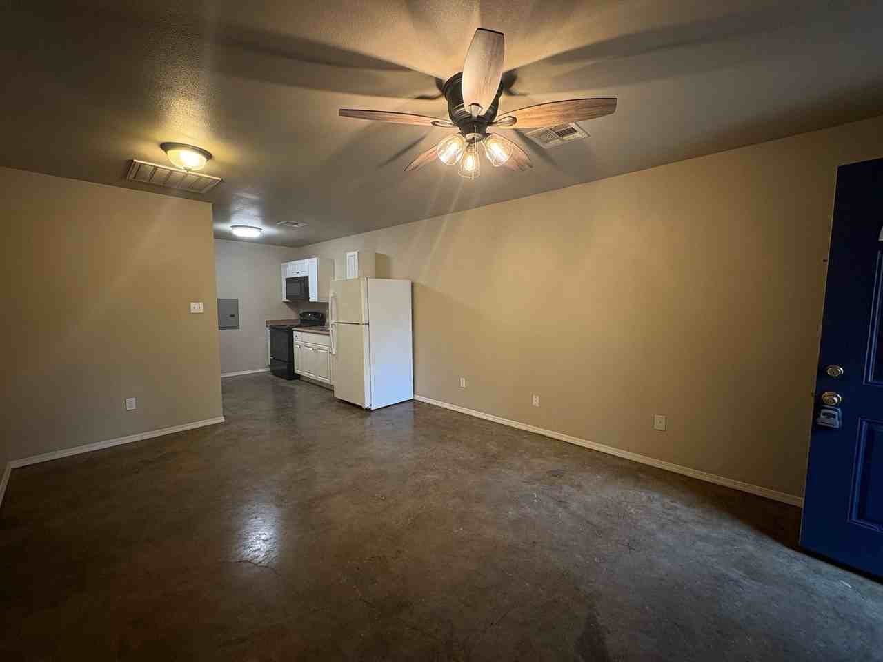 1429 Summers St - Photo 2 of 9