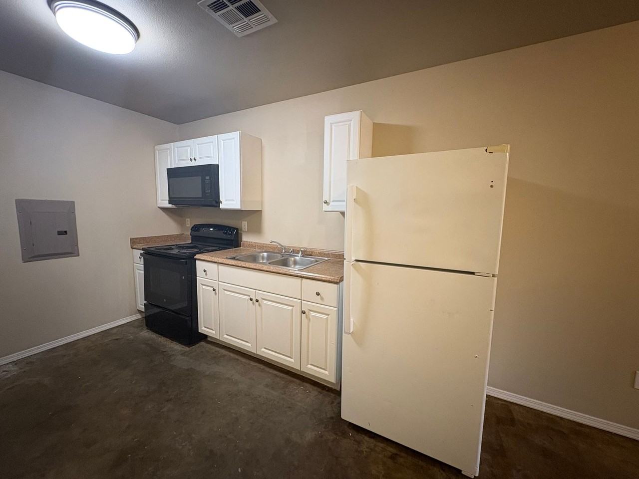 1429 Summers St - Photo 3 of 9