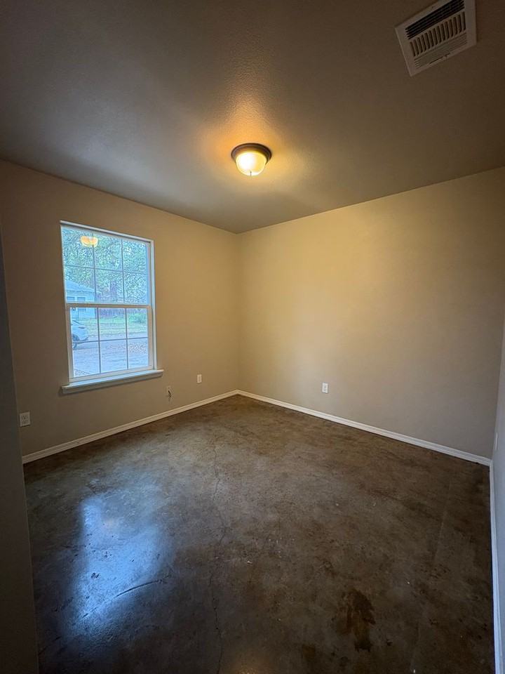 1429 Summers St - Photo 6 of 9