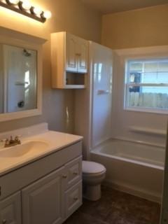 2658 Clinton St - Photo 5 of 17