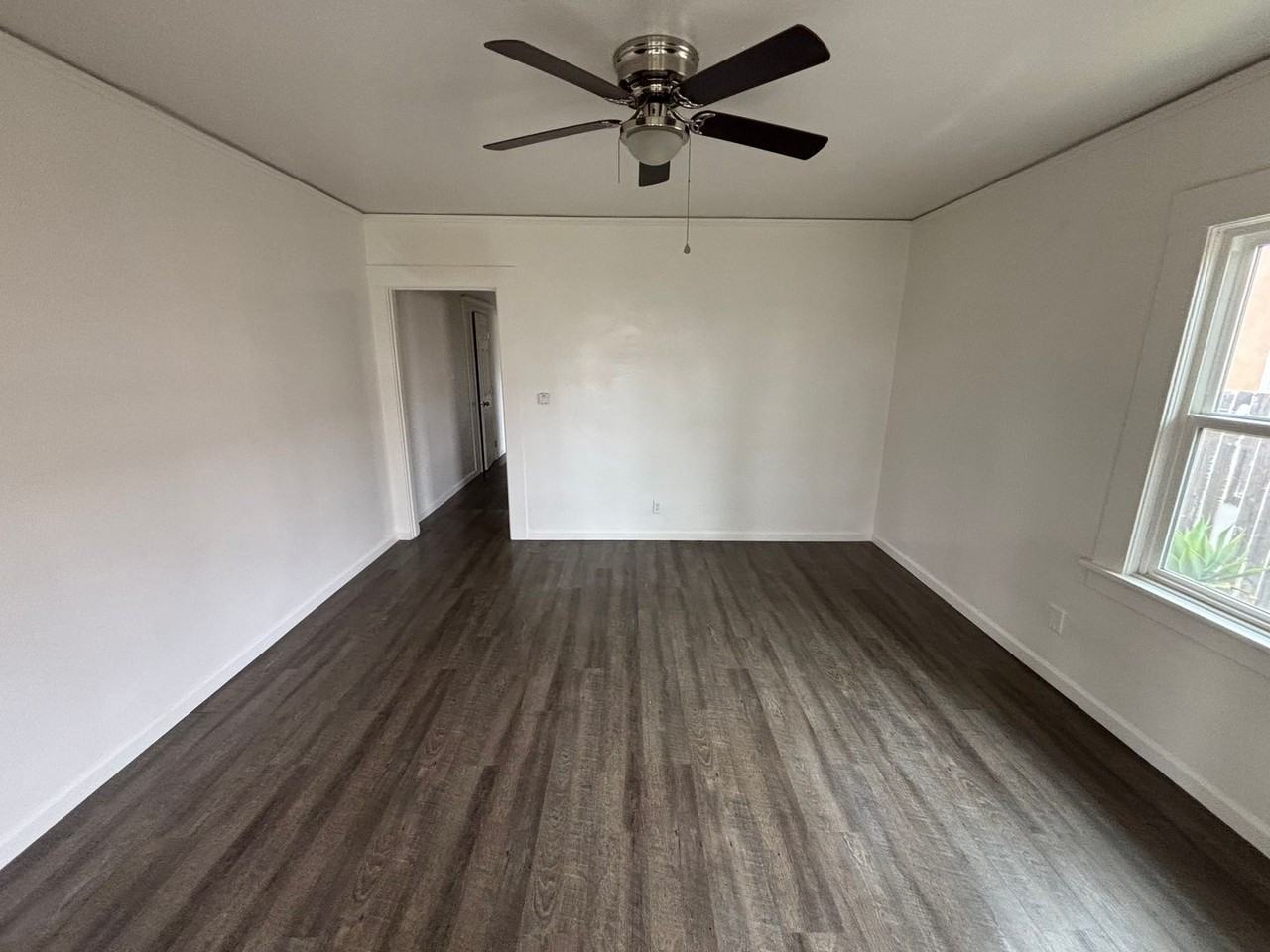 520 E Cypress St - Photo 4 of 12