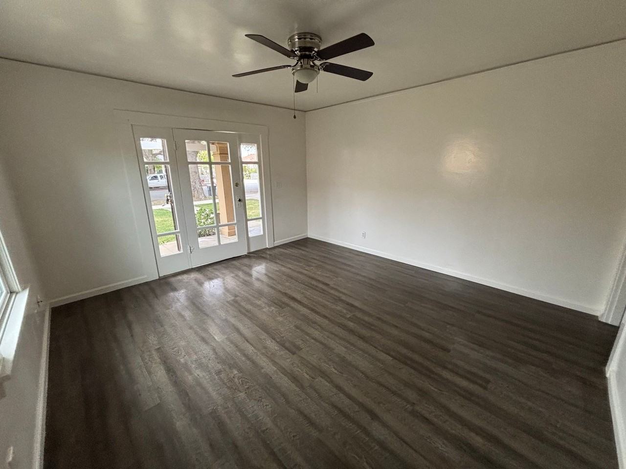 520 E Cypress St - Photo 5 of 12