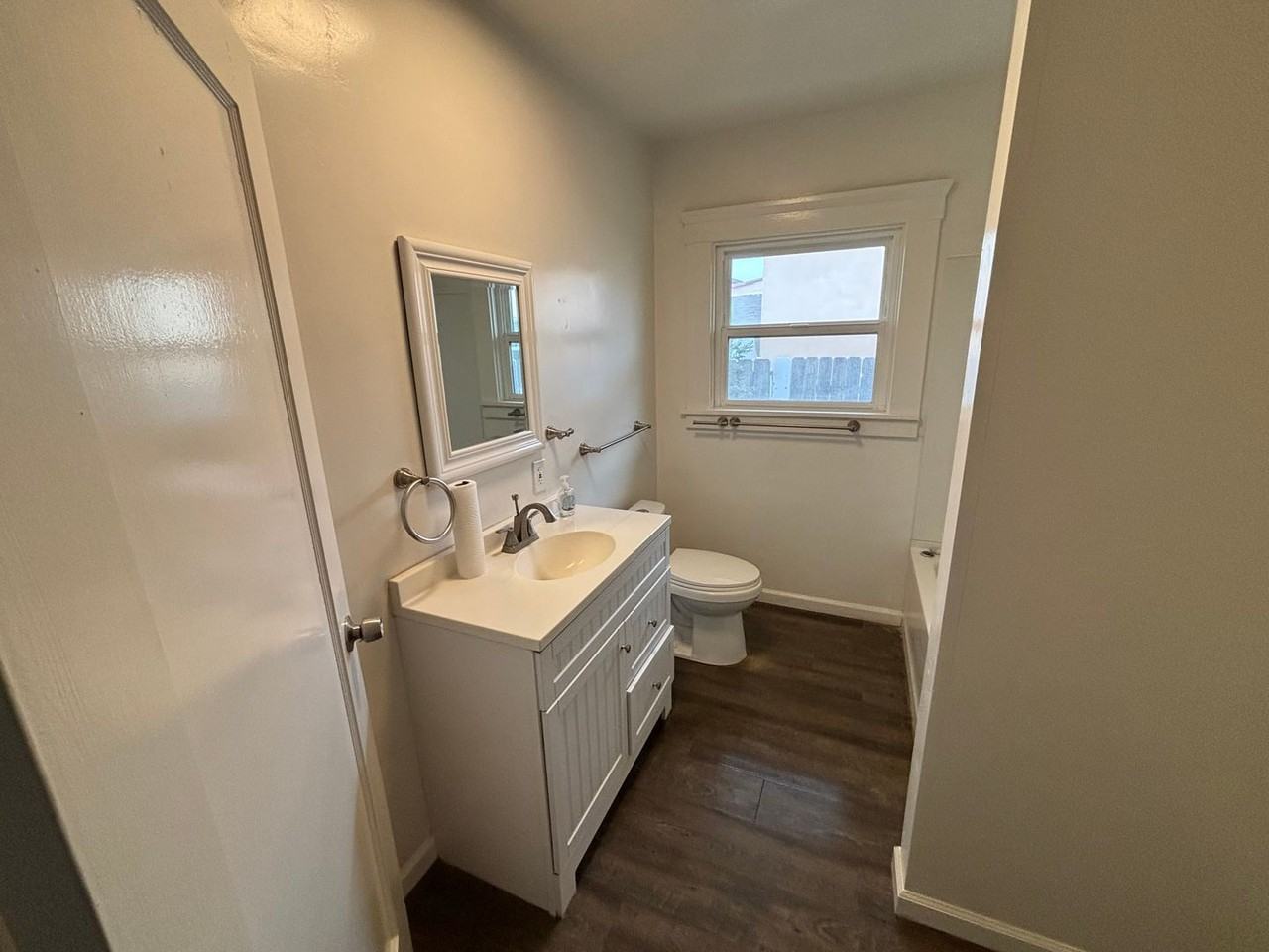 520 E Cypress St - Photo 6 of 12