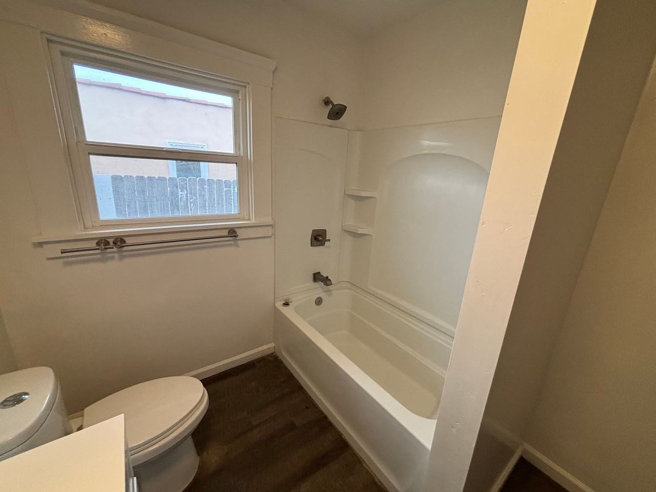 520 E Cypress St - Photo 7 of 12