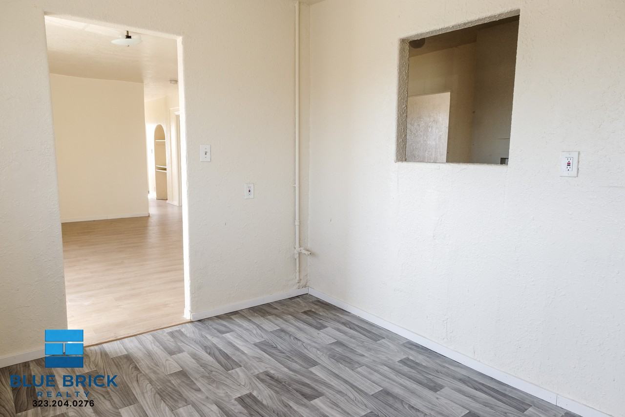 1403 W 53rd St - Photo 7 of 21