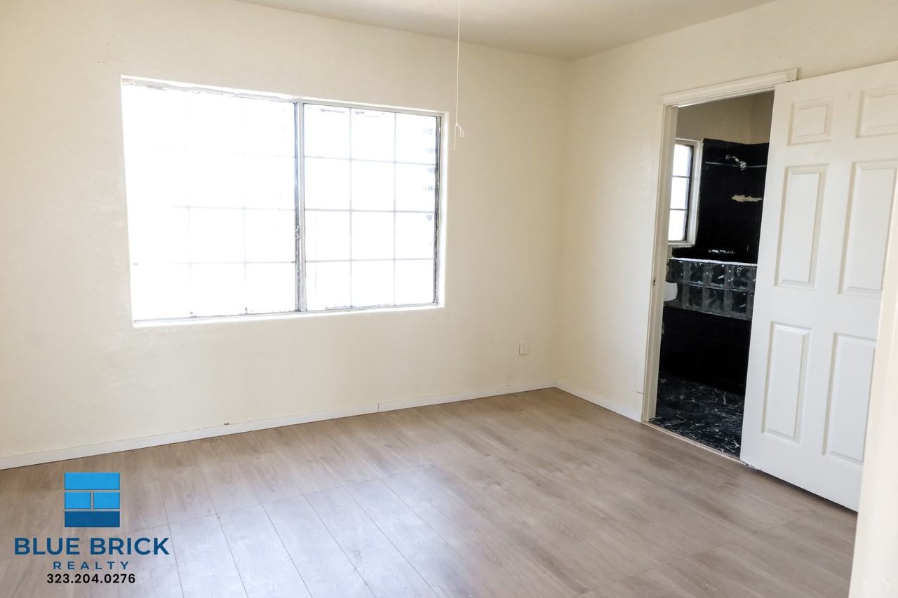 1401 W 53rd St - Photo 7 of 21