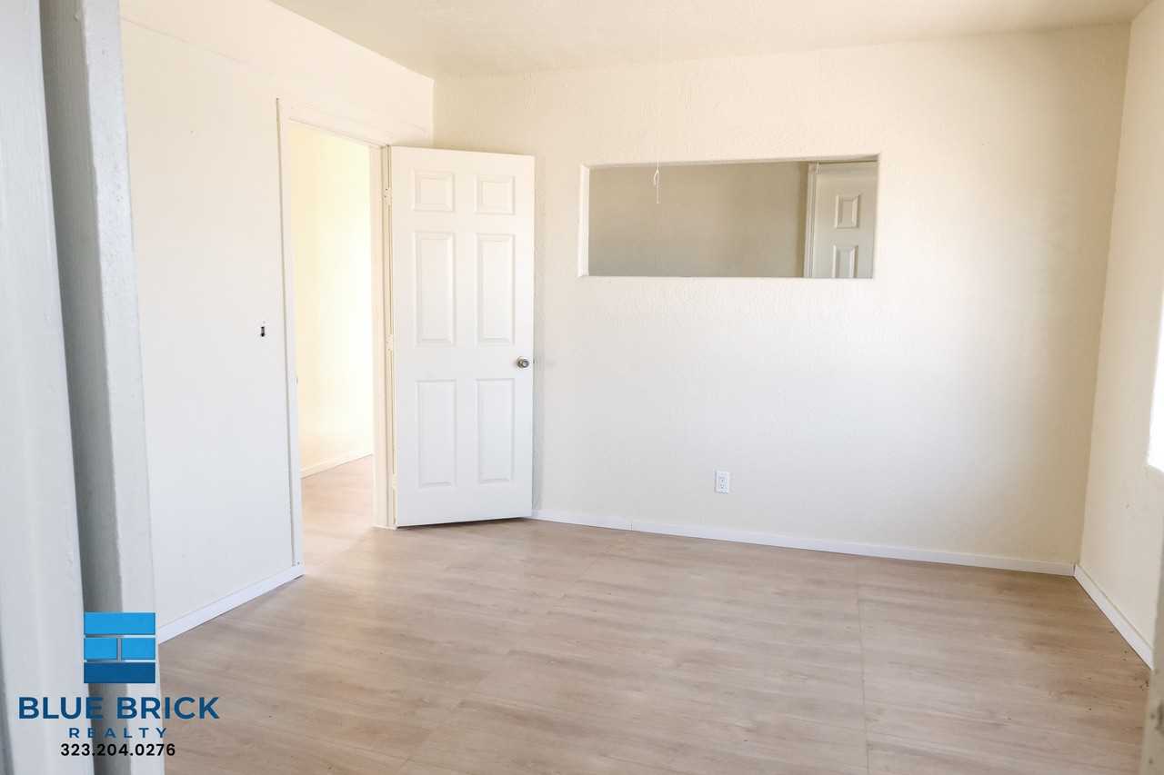 1401 W 53rd St - Photo 5 of 21