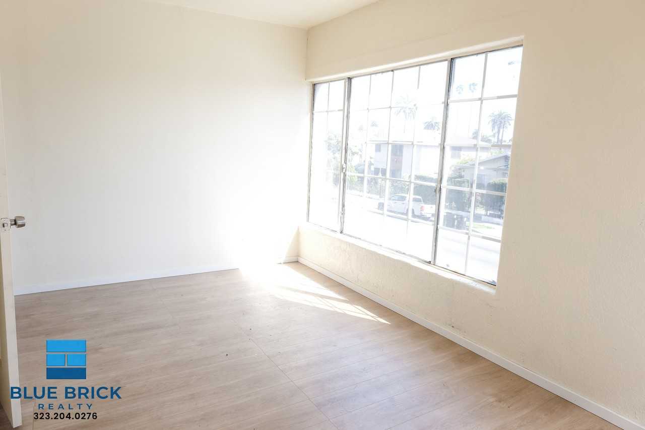 1401 W 53rd St - Photo 6 of 21