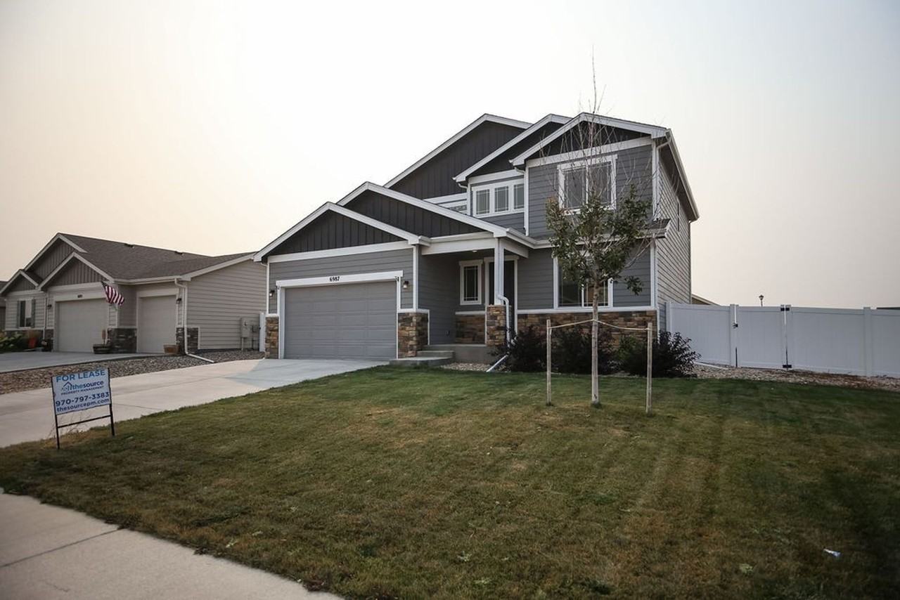 6987 Sumner St - Photo 3 of 43