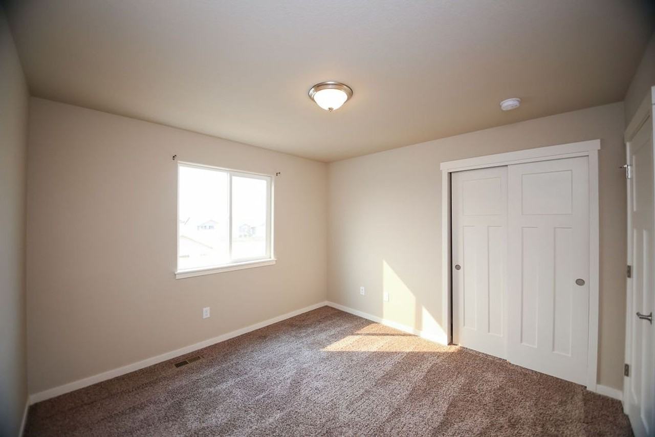 6987 Sumner St - Photo 5 of 43