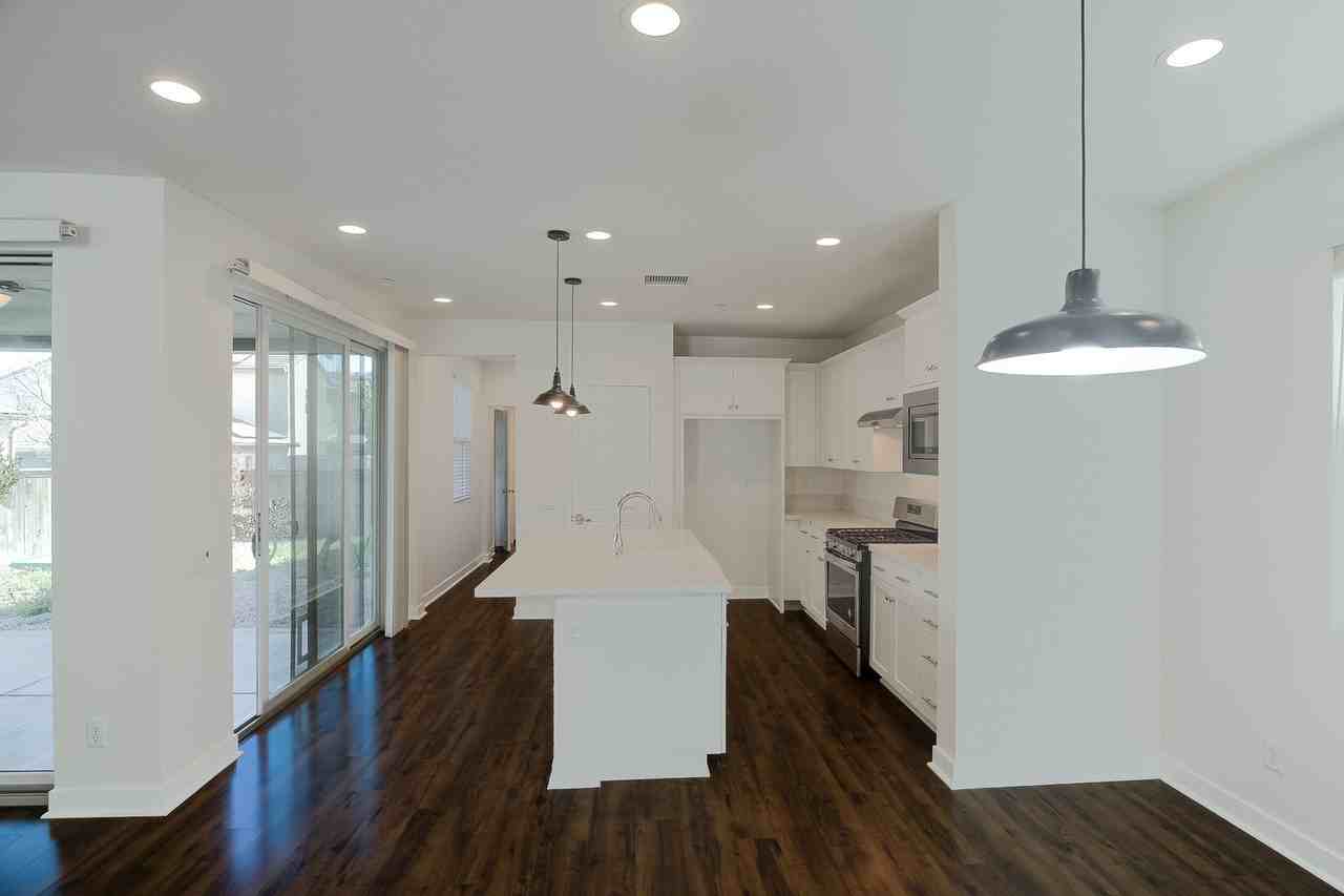 10526 San Bruno St - Photo 5 of 28