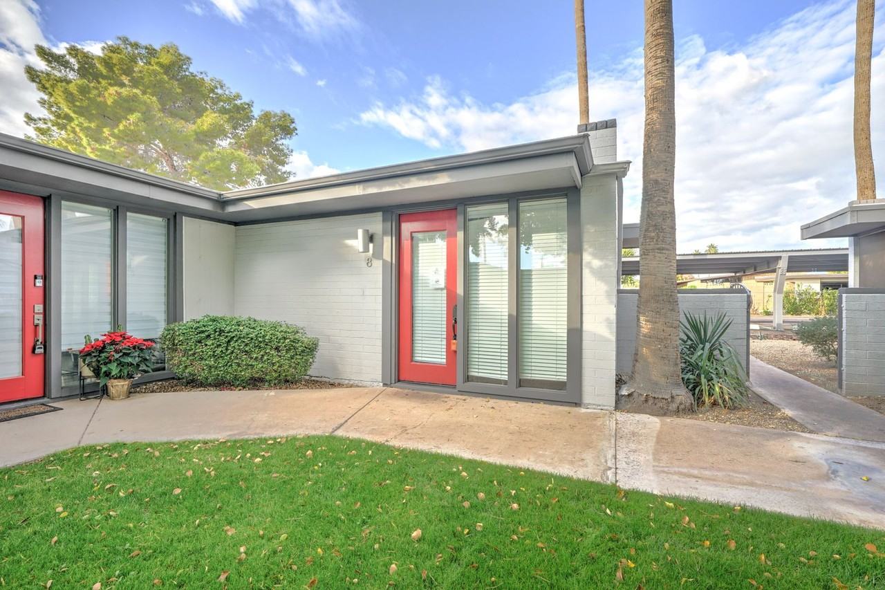 4204 N 38th St #8 - Photo 3 of 23