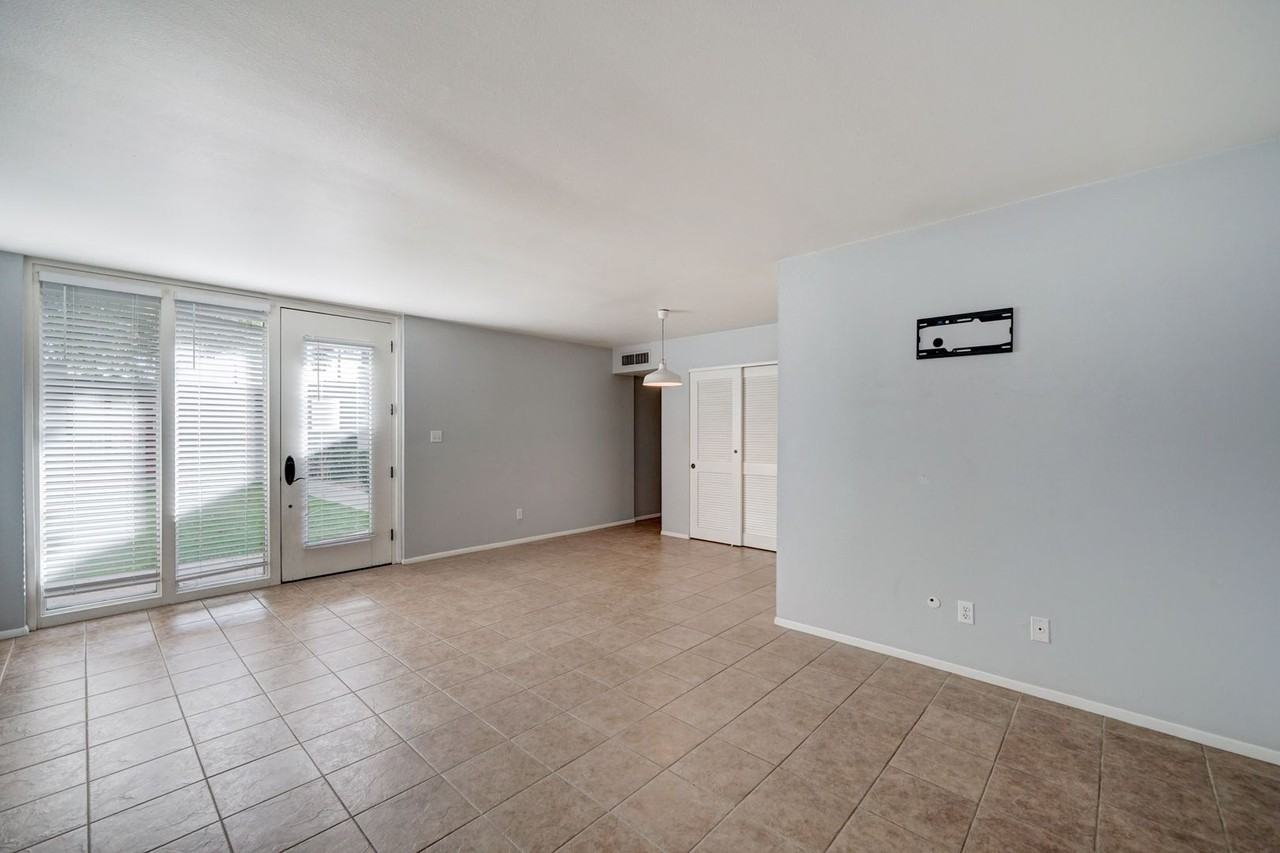 4204 N 38th St #8 - Photo 5 of 23