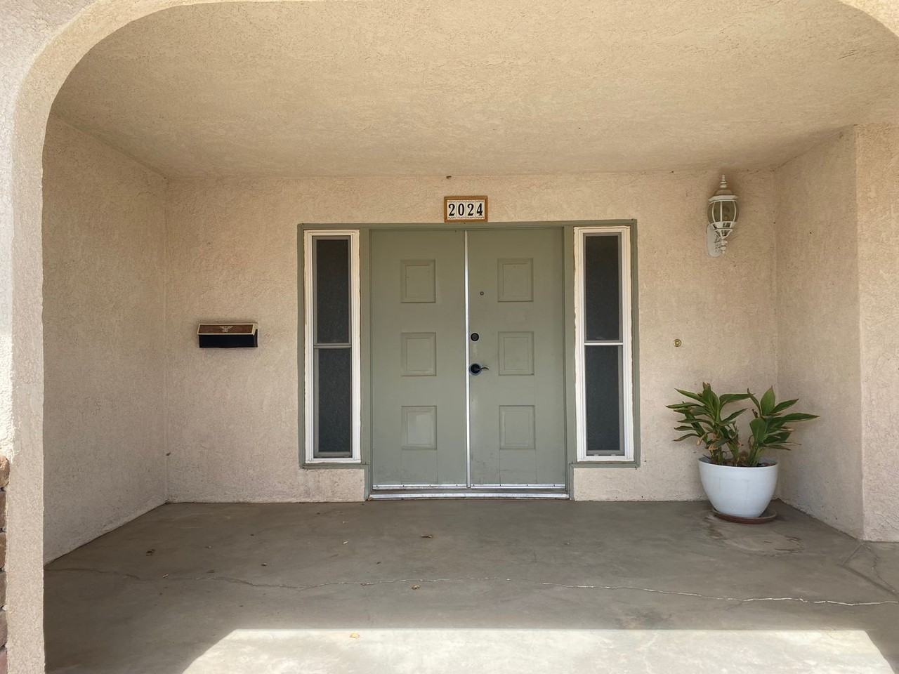 2024 Barcelona Cir - Photo 2 of 17