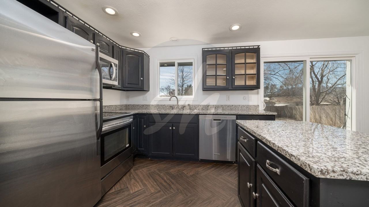 3615 Hayman Ct - Photo 6 of 22