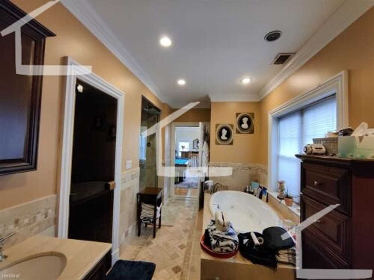 49 Hobart St - Photo 6 of 7