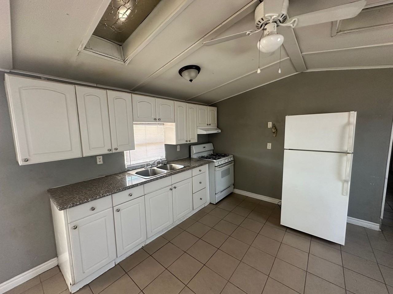 201 Shoshone Ln - Photo 5 of 11