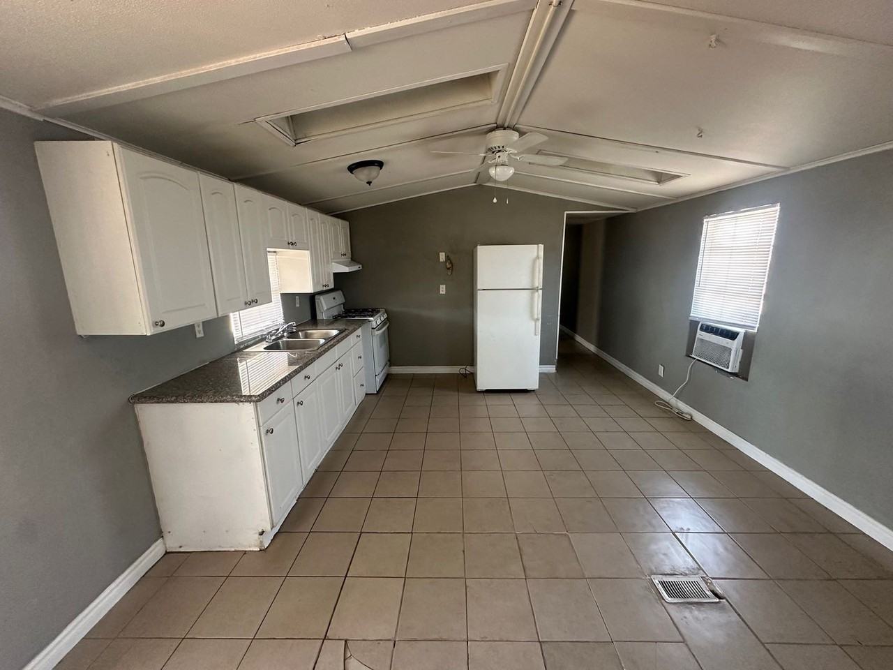 201 Shoshone Ln - Photo 6 of 11