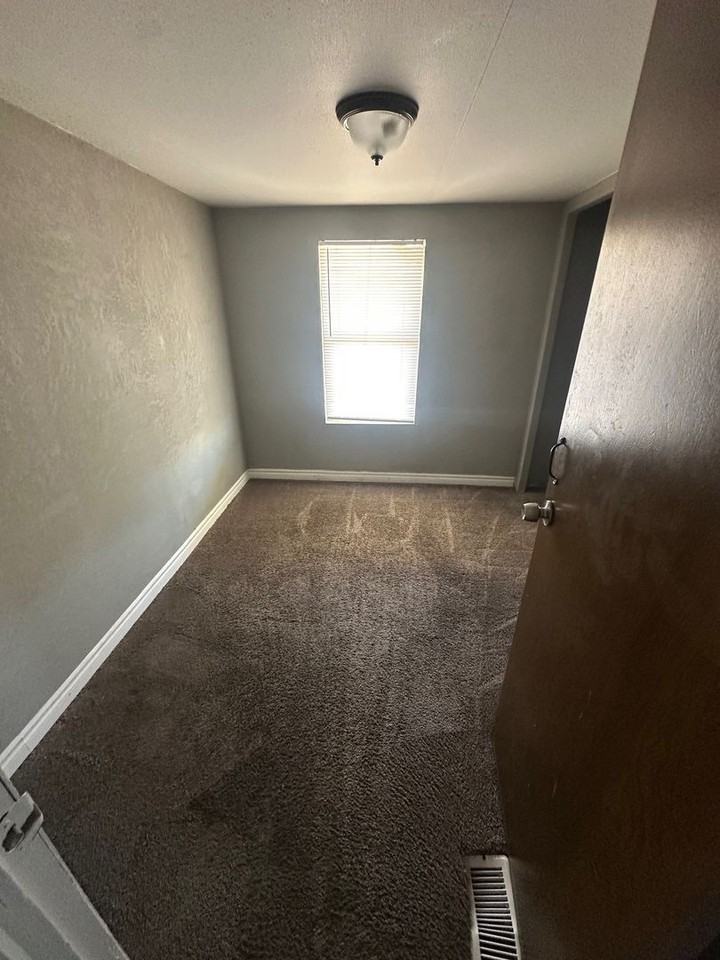 201 Shoshone Ln - Photo 7 of 11