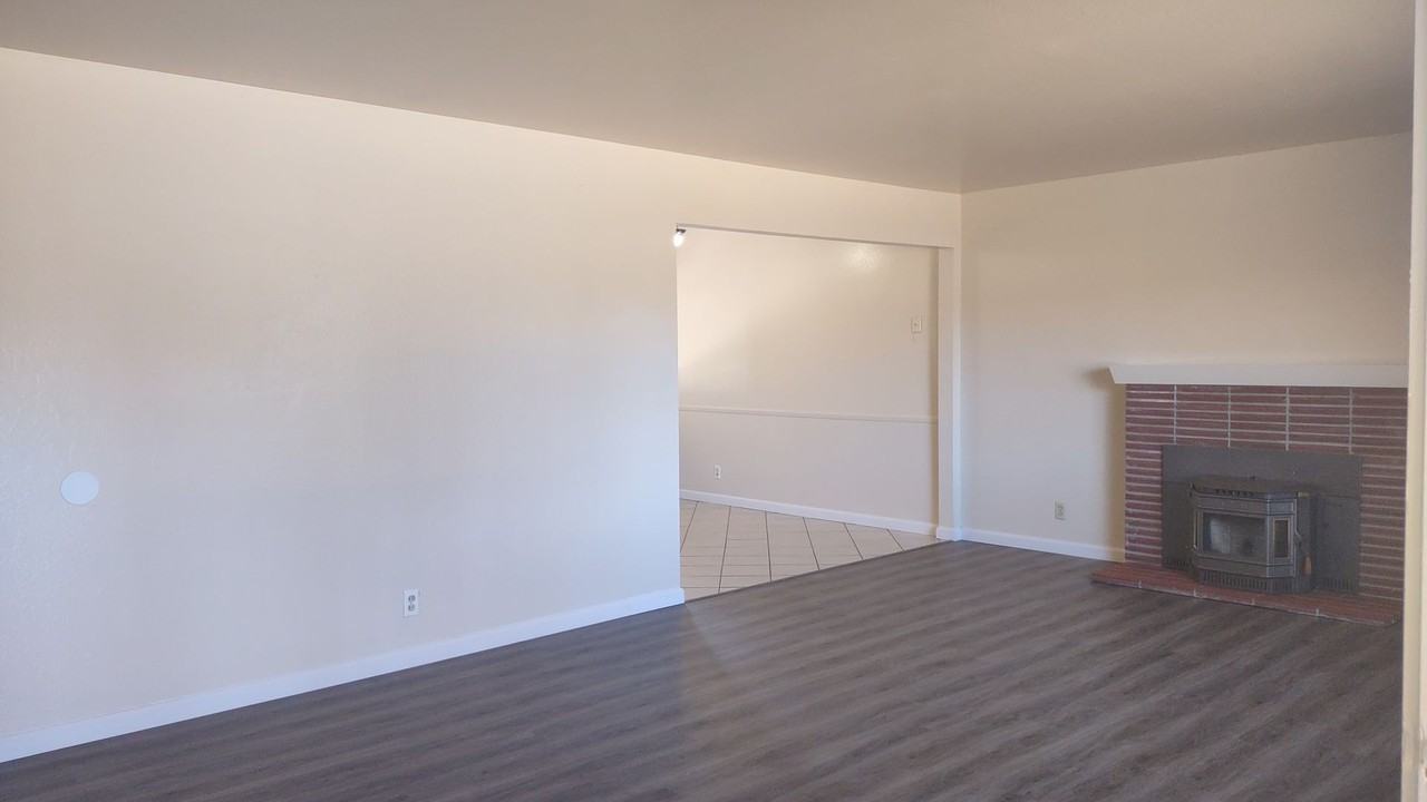 5490 King Rd - Photo 4 of 20