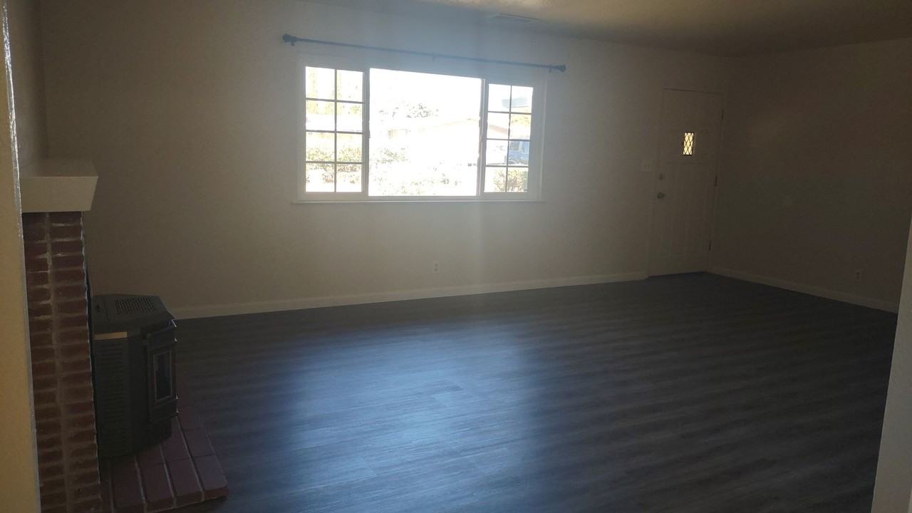 5490 King Rd - Photo 5 of 20