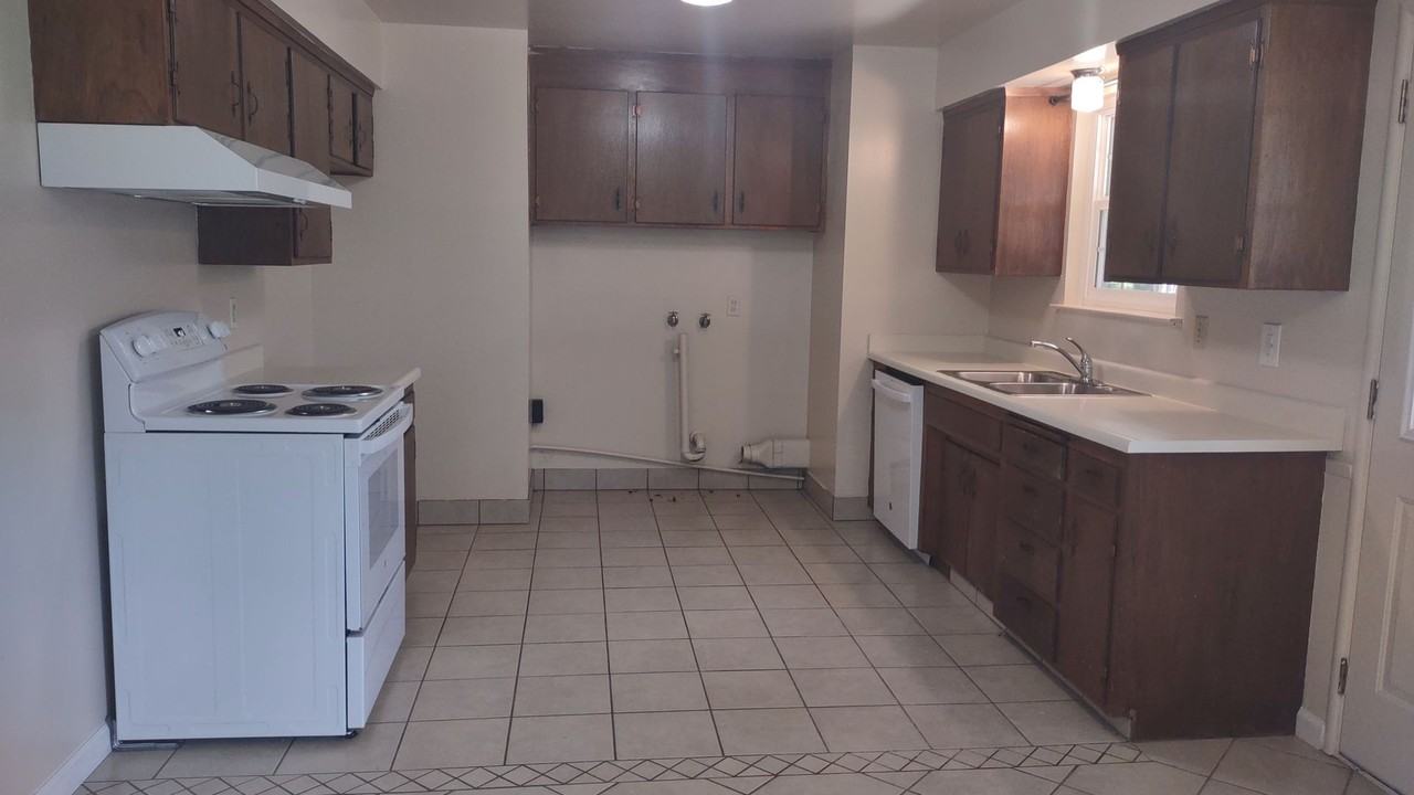 5490 King Rd - Photo 6 of 20