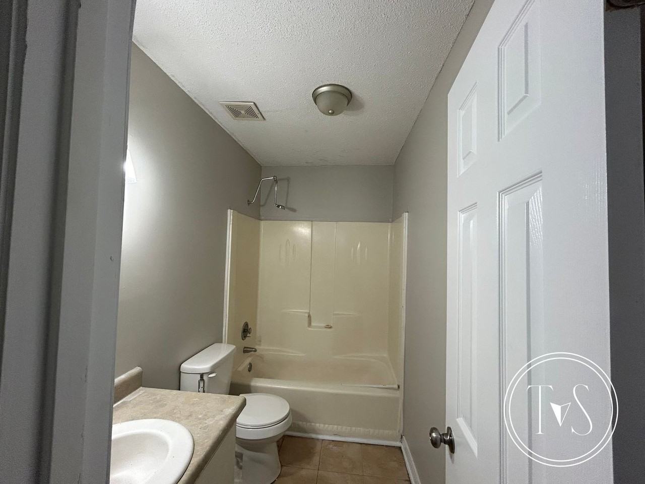 528 Ashmore Rd - Photo 5 of 11