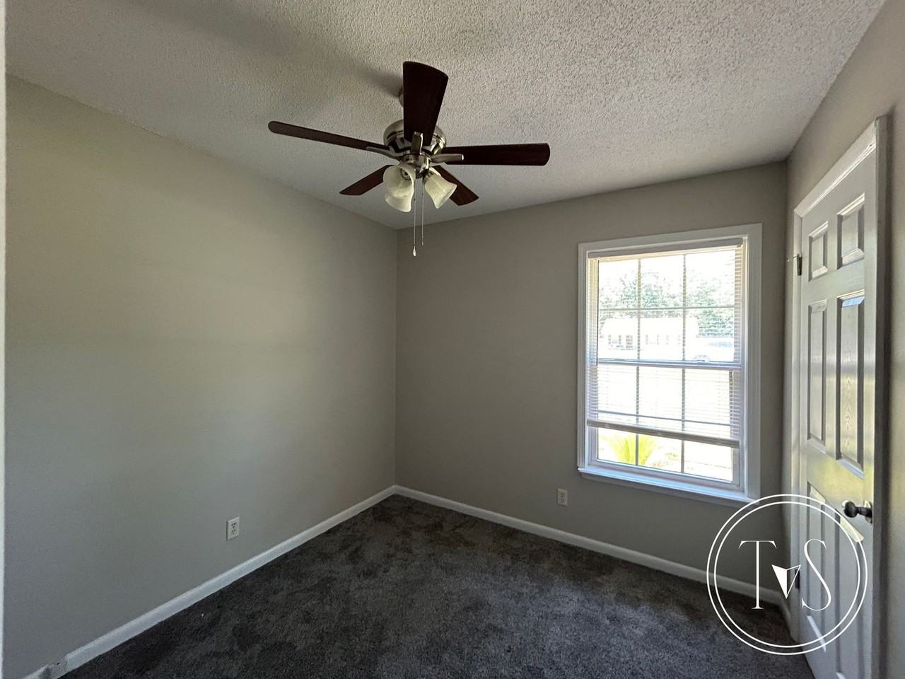 528 Ashmore Rd - Photo 6 of 11